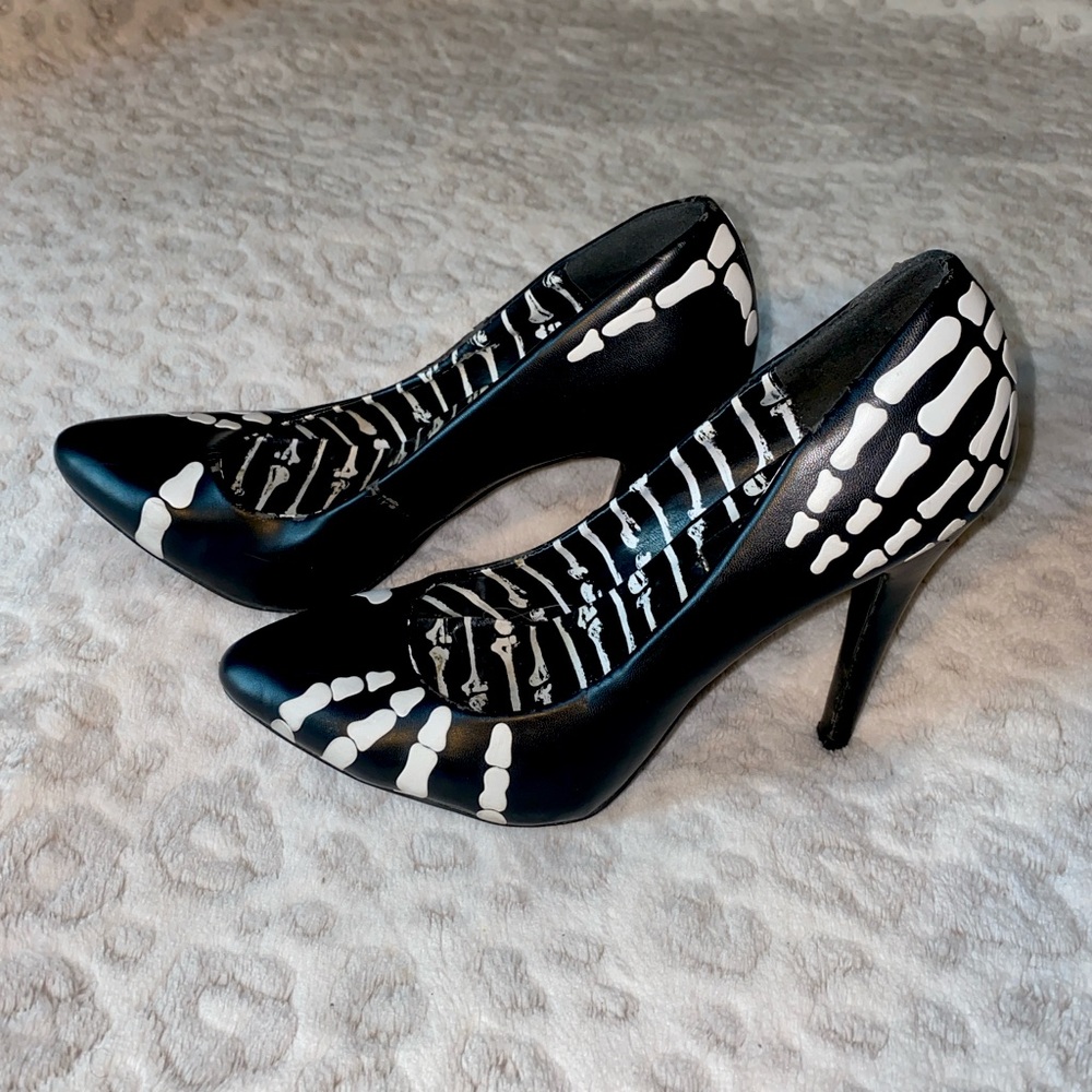 Women’s Iron Fist Grave Robber Gothic Skeleton high heels, US Size 9